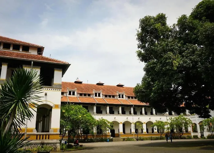 Weis Hotel Simpang Lima Semarang